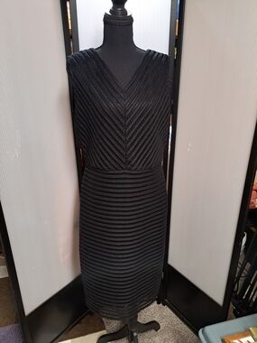 Women’s Black Textured V-Neck Sheath Dress